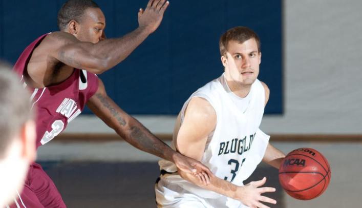Men's Basketball Wins Holiday Classic Opener