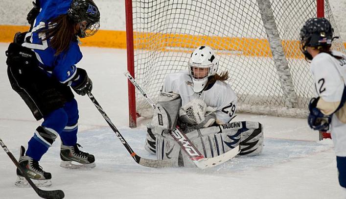 Women's Hockey Has Strong Night Against No. 8 Falcons