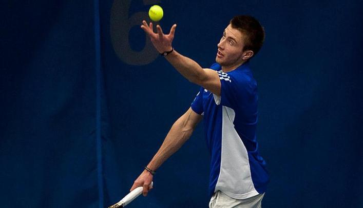 Men's Tennis Finishes Weekend 2-1
