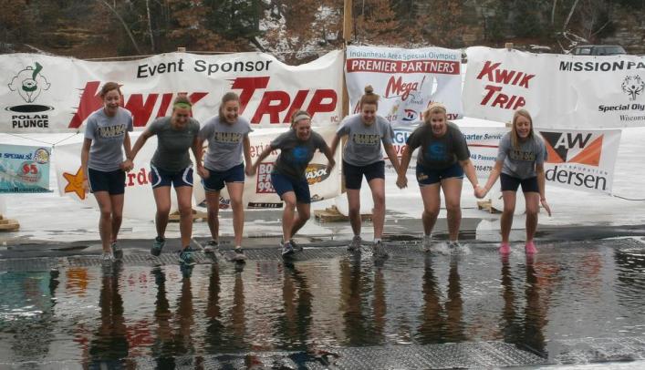 Blugolds Participate in Special Olympics' Polar Plunge