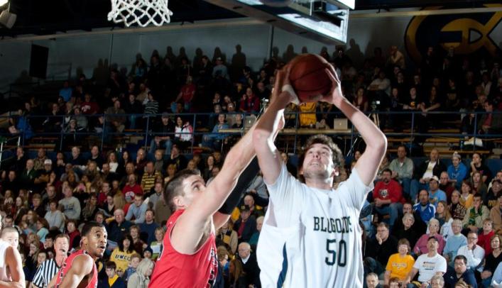 Men's Basketball Drops Overtime Contest at Stout