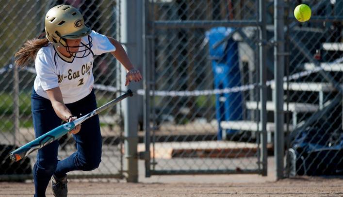 Softball Sweeps UW-Stout in Home Doubleheader