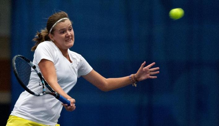 Women's Tennis Splits Weekend Matches on the Road