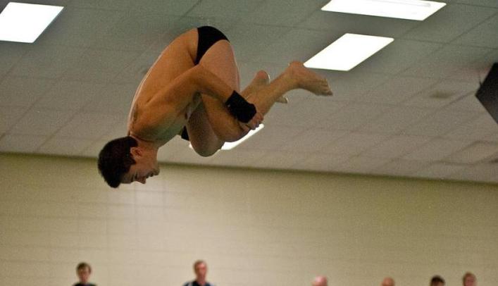 Blugold Diver Nick Badilla Qualifies for NCAA Championship