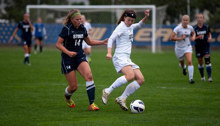 Blugolds Pull Off Upset Victory in Double-Overtime