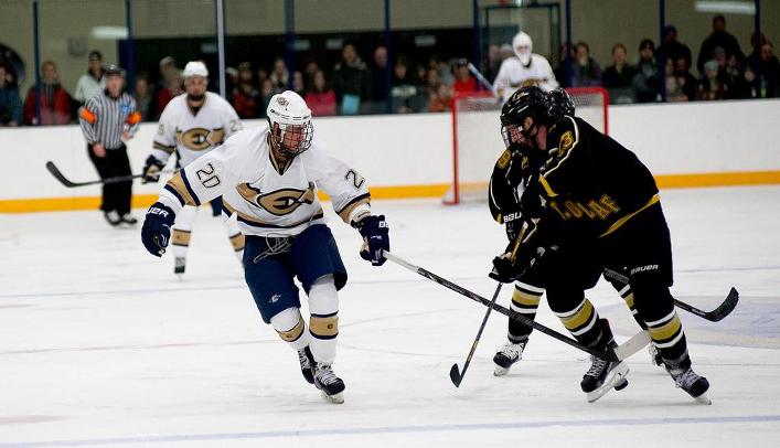 Men's Hockey Falls on the Road to No. 2-Ranked St. Norbert