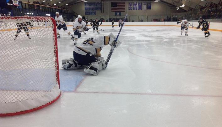 Men's Hockey Falls to Top-Ranked St. Norbert on the eve of Thanksgiving