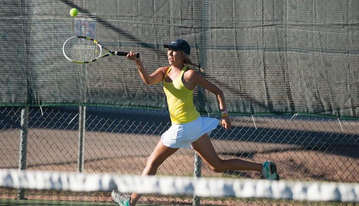 Women's Tennis Splits Home Matches