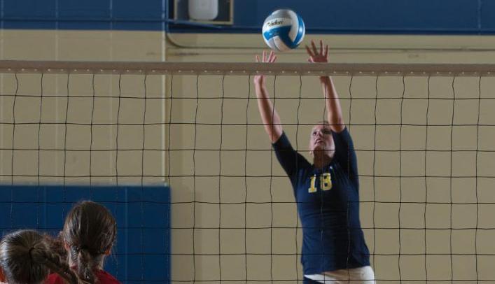 Women's Volleyball Falls to Ninth-Ranked Bears
