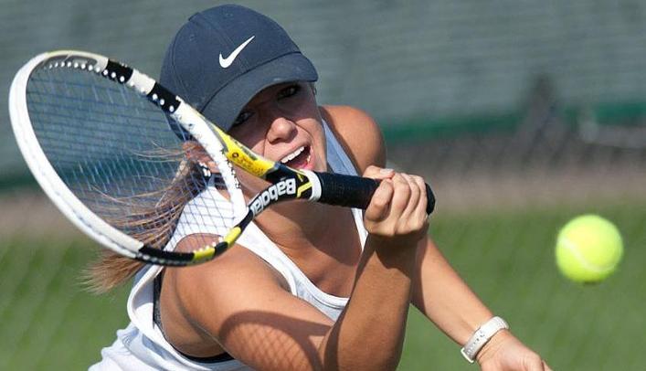 Women's Tennis Wins Friday; Sunday Matches Cancelled