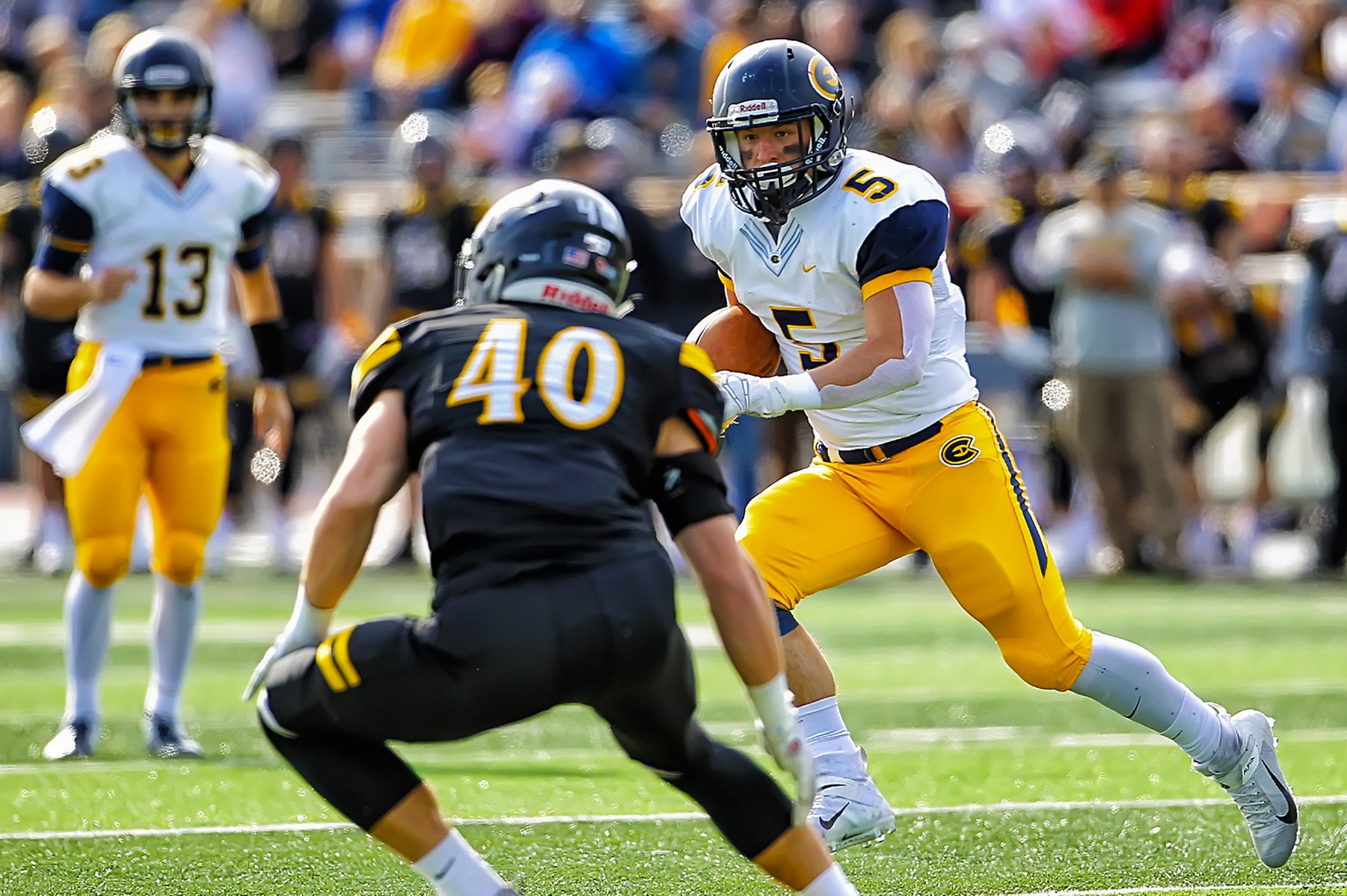 Blugolds fall to Titans
