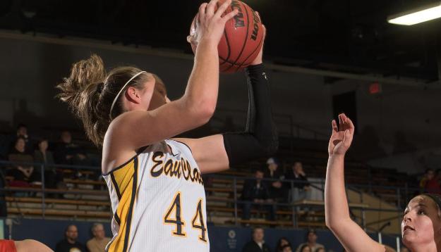 Women's Basketball Comes Up Short Against No. 24 Luther