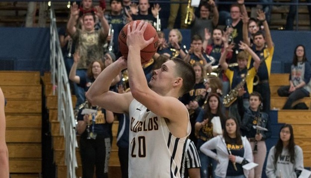 Rabedeaux's buzzer beater lifts Blugolds over Whitworth