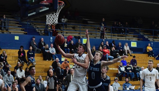 Blugolds fall to Blue Devils, 80-79