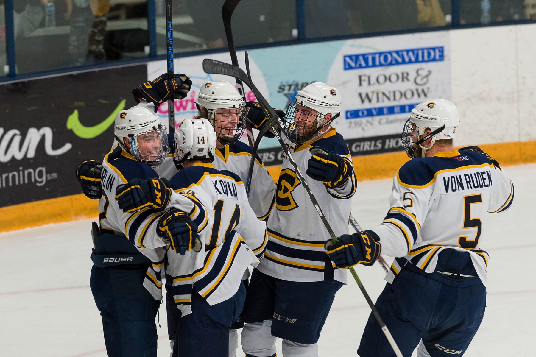 No. 3 ranked Blugolds shutout Yellowjackets to move to Championship Round