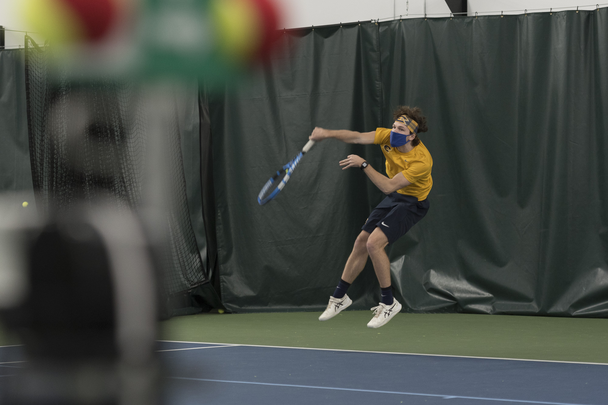 Men's Tennis Sweeps Singles' Matches Against Tommies