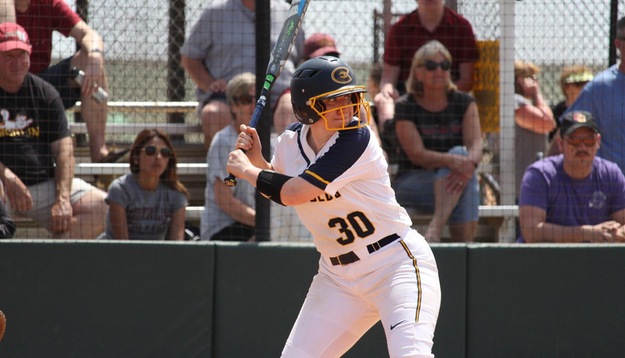 Blugolds use a 7-run 7th inning to end spring trip with a win over Oberlin