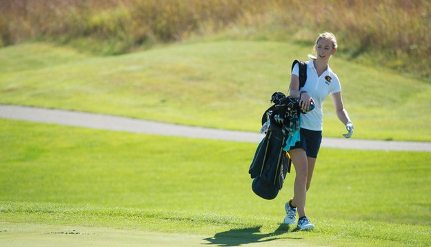 Women's Golf finishes 8th at Carleton Invite