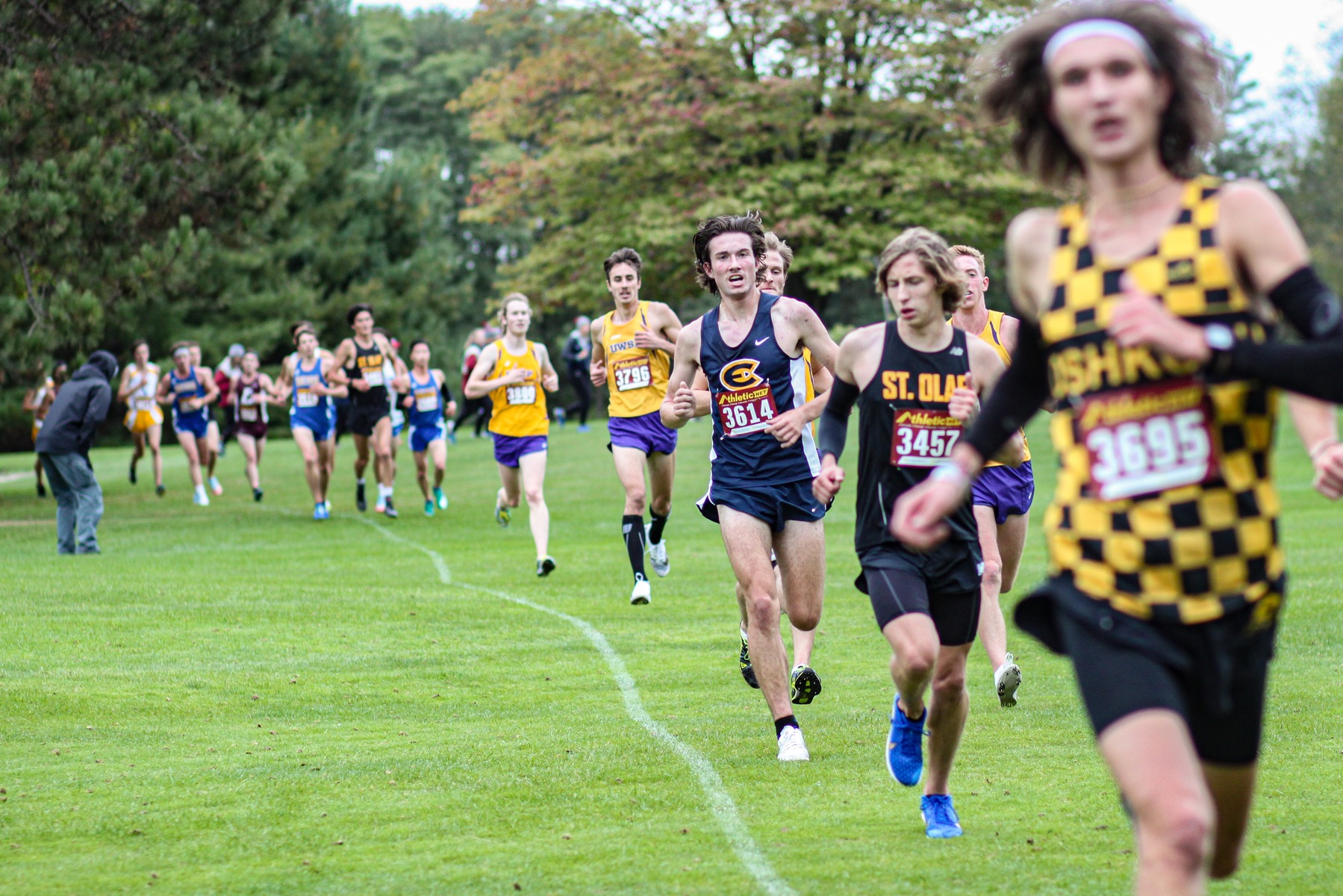Men's Cross Country races to fourth place finish at Blugold Invite