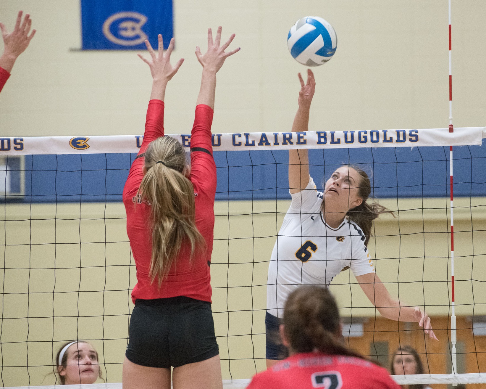 Eau Claire finishes regular season with win over No. 1-ranked Wittenberg