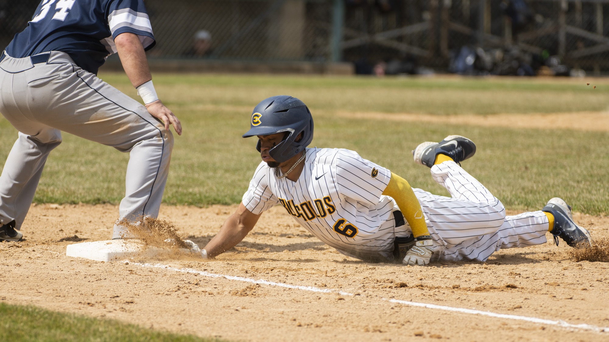 Blugolds Can't Hold Off Pioneers