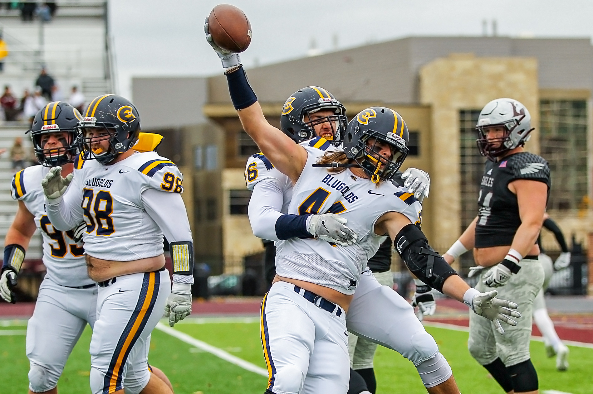 Blugolds fall to No. 13 Eagles in season finale