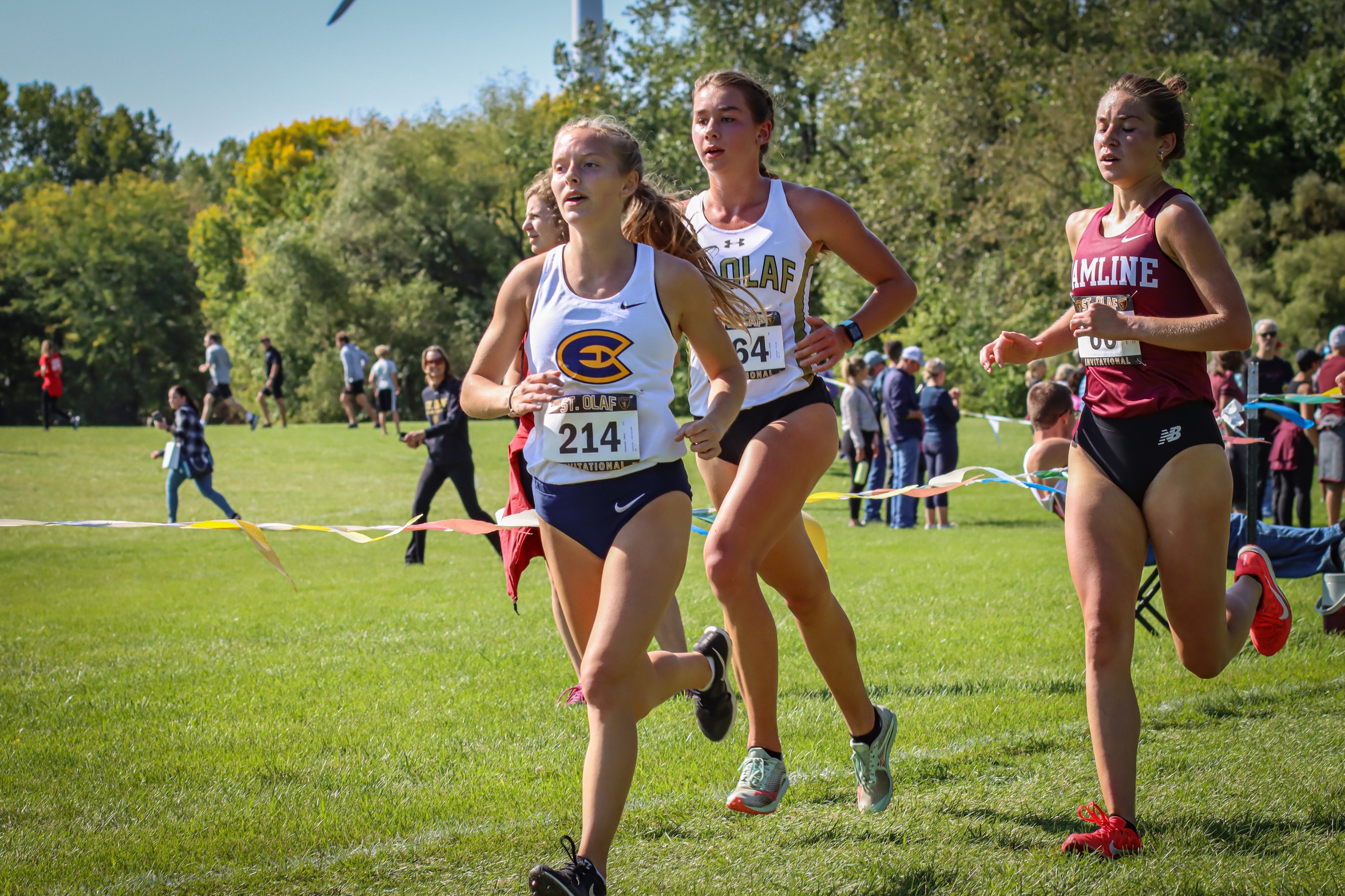 Women’s Cross Country wins the Blugold Invitaitional, Men’s Cross Country finishes 5th